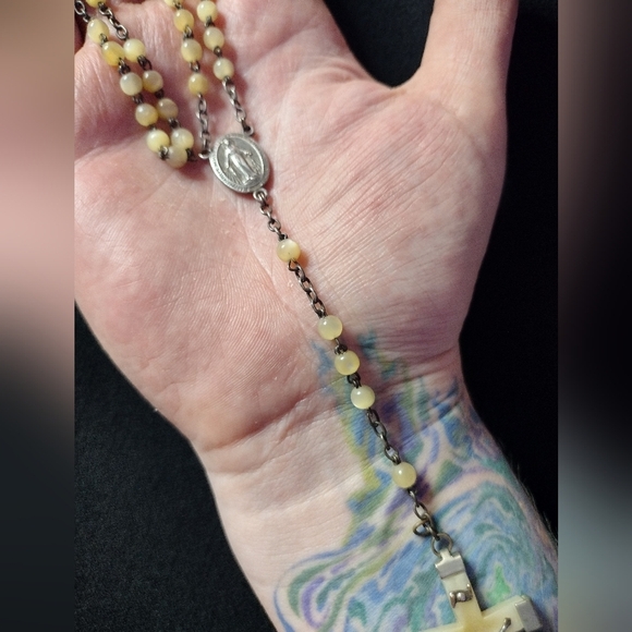 Stunning Cream Rosary Necklace - Picture 4 of 8